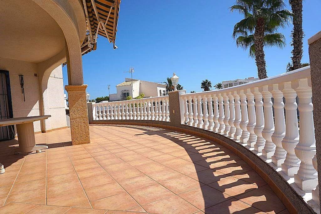 Chalet de 5 habitaciones en Playa Flamenca en venta con piscina garaje - 650.000 € (Ref: 9735056)