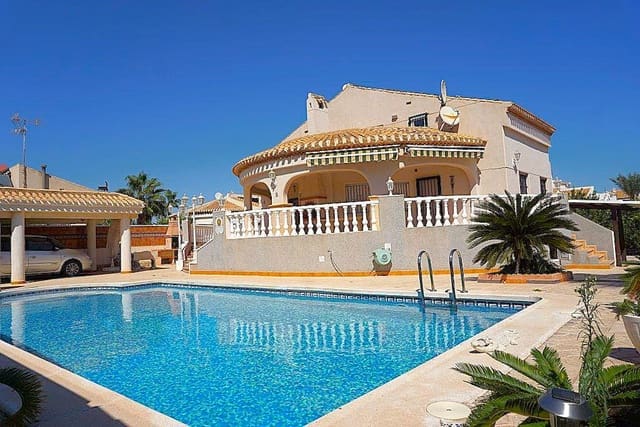Chalet de 5 habitaciones en Playa Flamenca, Orihuela en venta con piscina garaje - 650.000 € (Ref: 9735056)