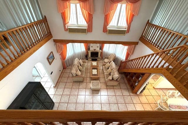 Chalet de 5 habitaciones en Playa Flamenca, Orihuela en venta con piscina garaje - 650.000 € (Ref: 9735056)