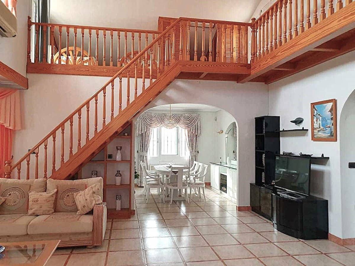 Chalet de 5 habitaciones en Playa Flamenca en venta con piscina garaje - 650.000 € (Ref: 9735056)
