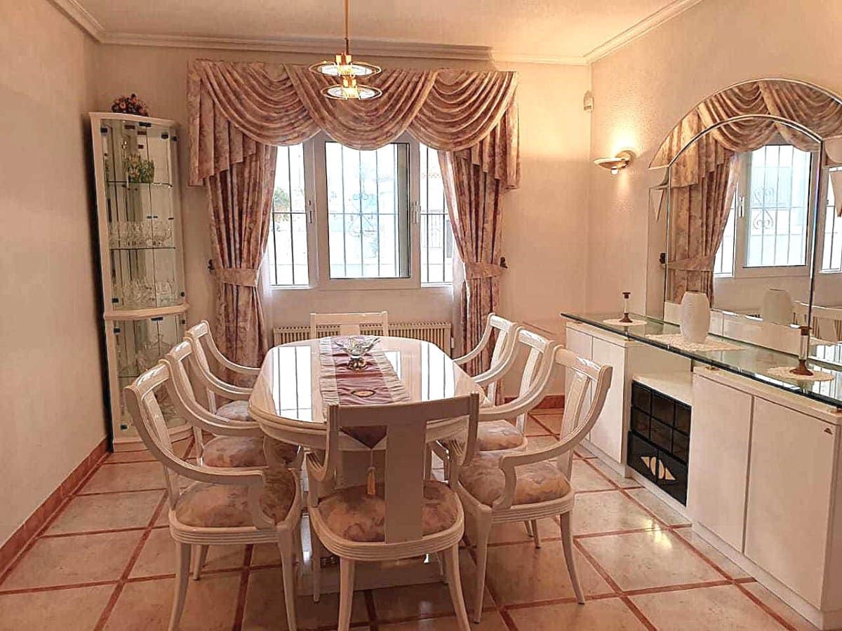 Chalet de 5 habitaciones en Playa Flamenca en venta con piscina garaje - 650.000 € (Ref: 9735056)