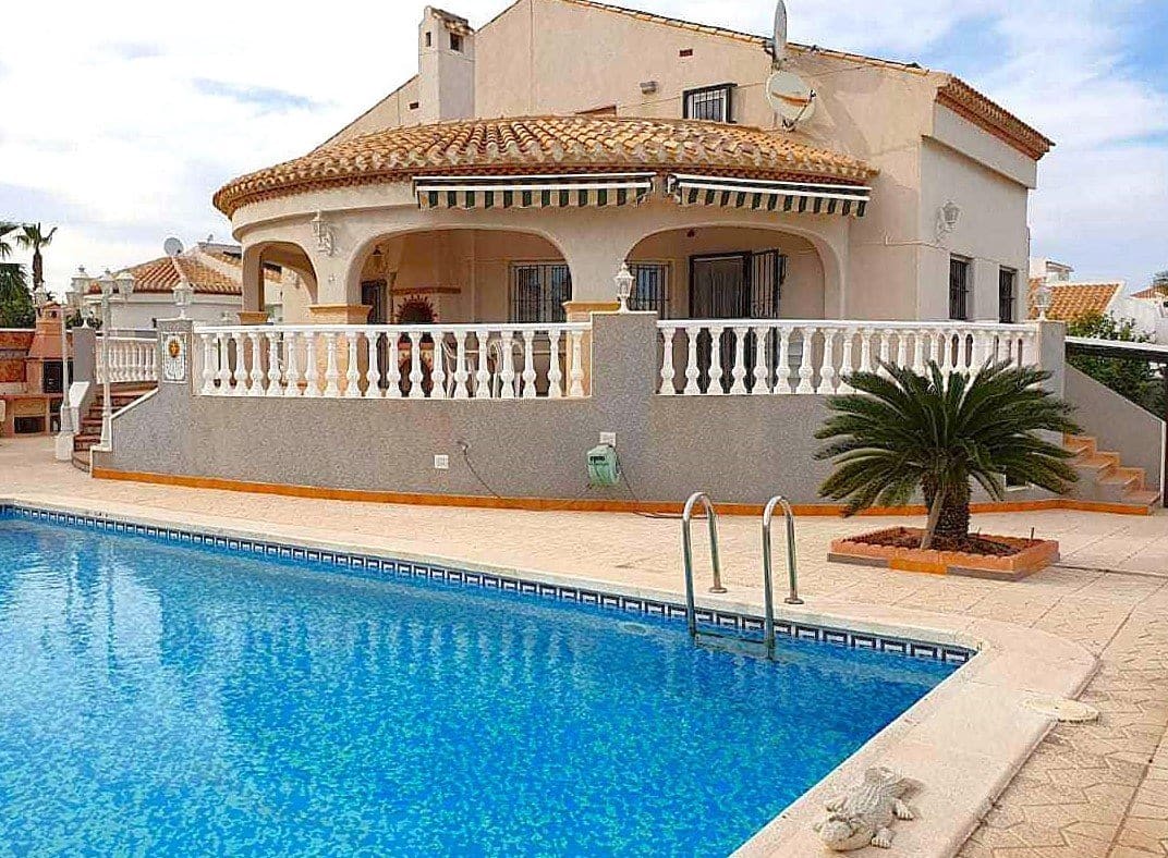 Chalet de 5 habitaciones en Playa Flamenca en venta con piscina garaje - 650.000 € (Ref: 9735056)