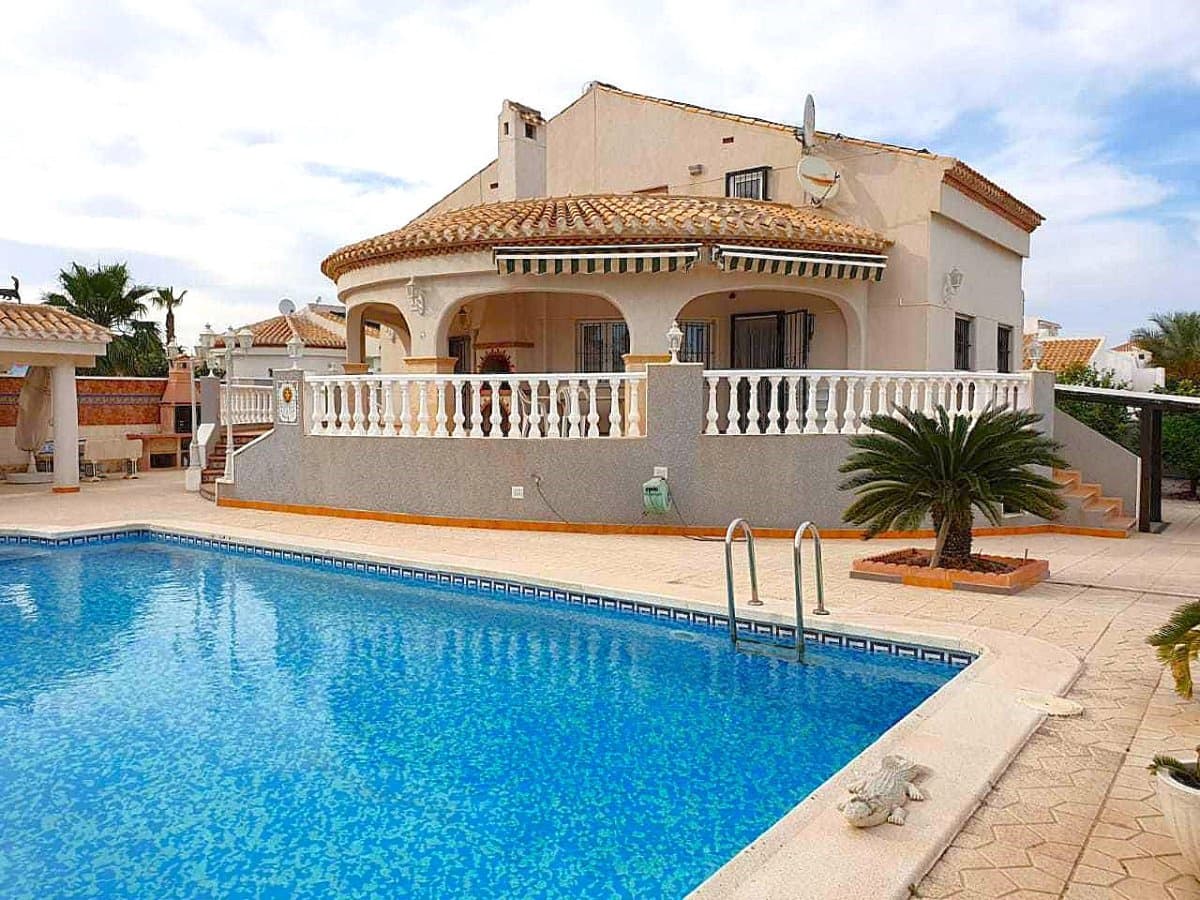 Chalet de 5 habitaciones en Playa Flamenca en venta con piscina garaje - 650.000 € (Ref: 9735056)