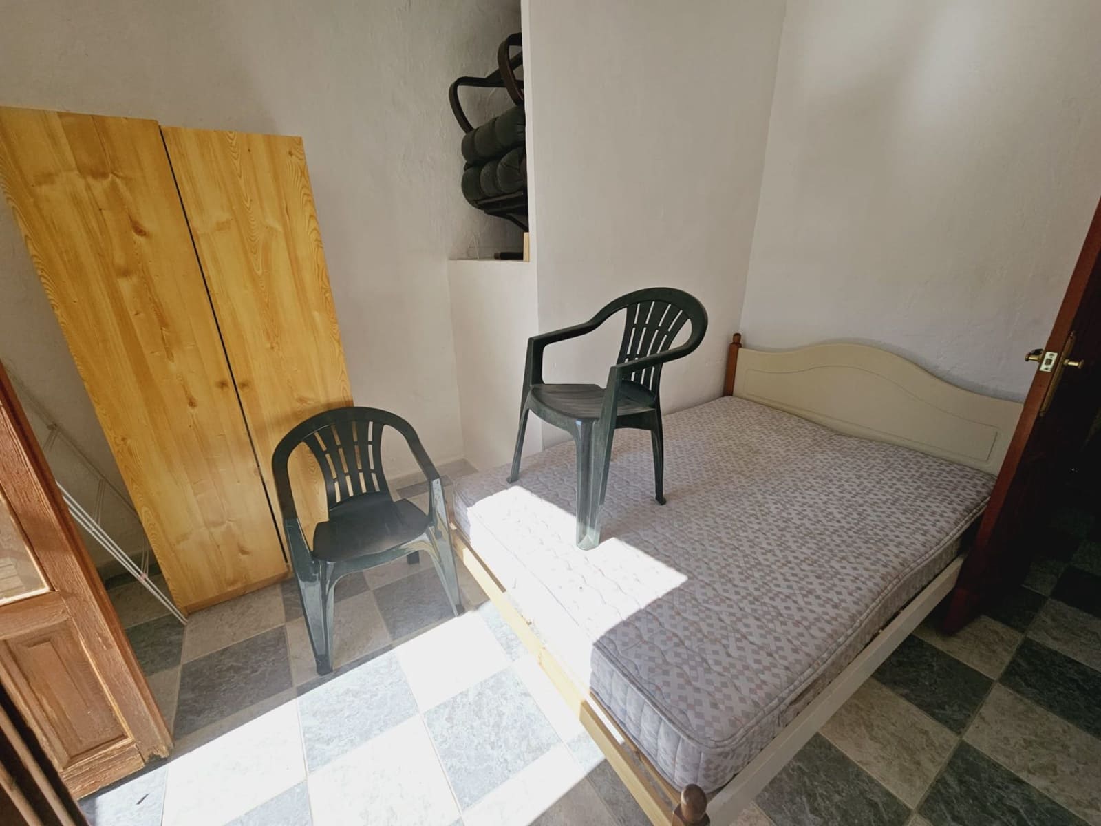 3 slaapkamer Halfvrijstaande villa te koop in Rubite - € 40.990 (Ref: 9254635)