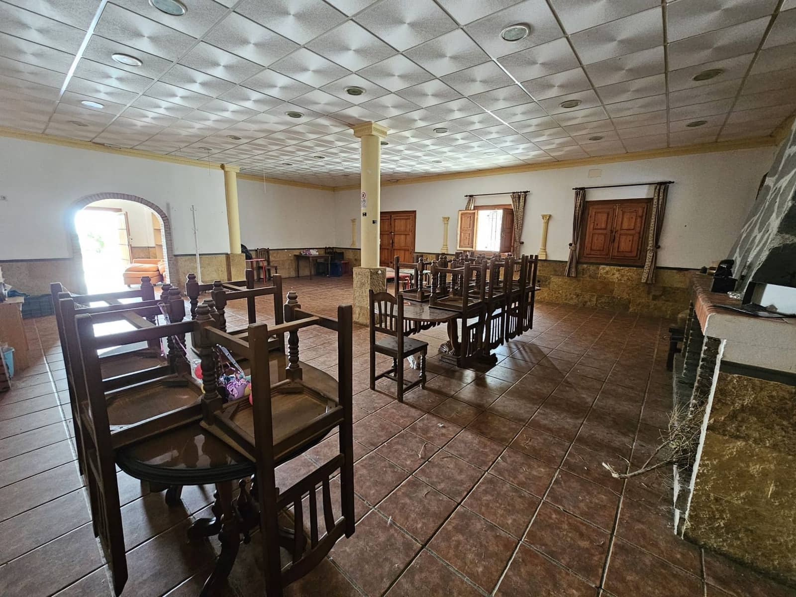 Kommersiell til salgs i Sorvilan - € 220 000 (Ref: 9254639)