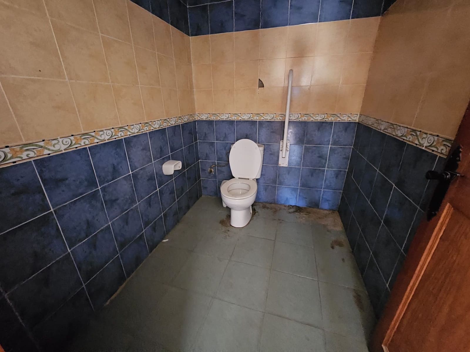 Kommersiell til salgs i Sorvilan - € 220 000 (Ref: 9254639)