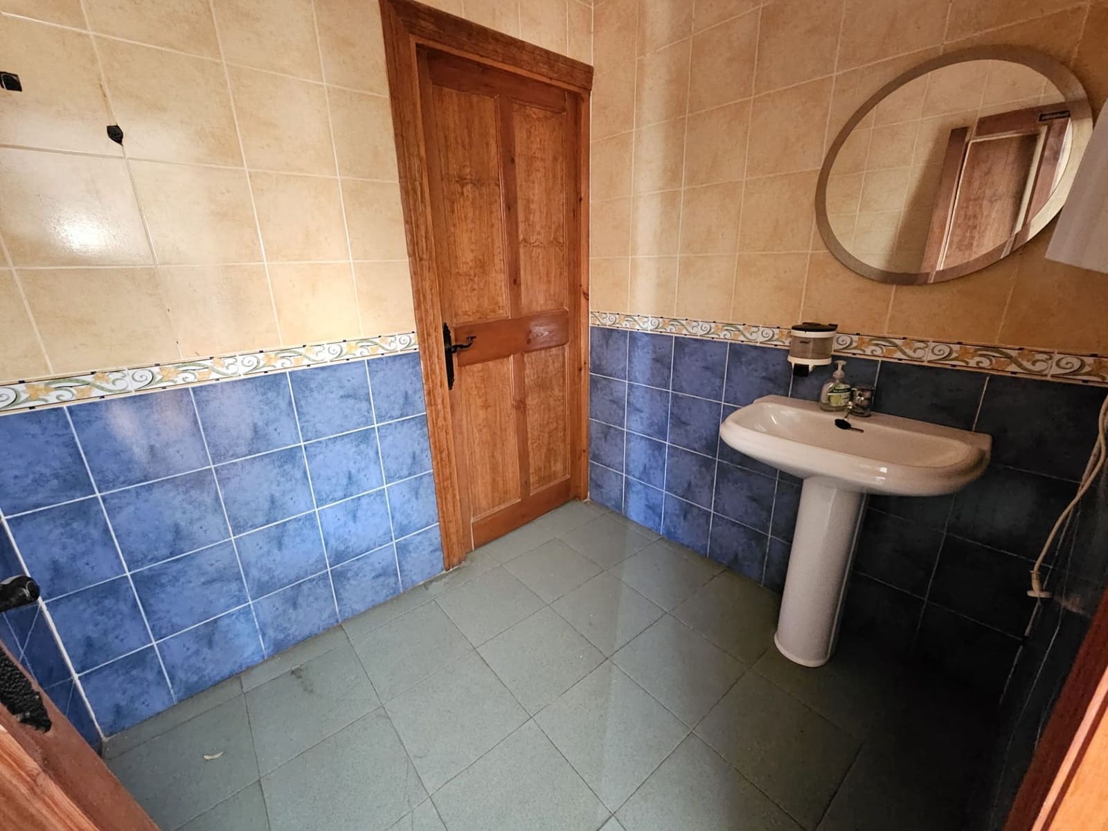 Kommersiell til salgs i Sorvilan - € 220 000 (Ref: 9254639)