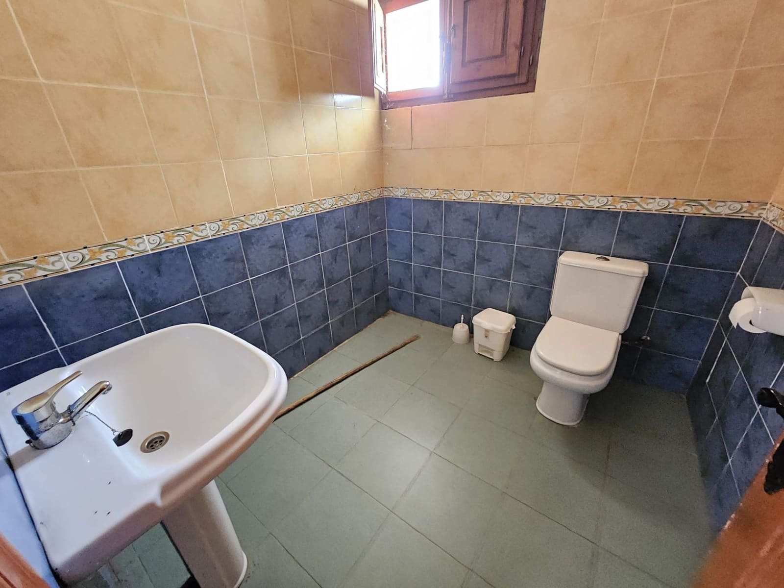 Kommersiell til salgs i Sorvilan - € 220 000 (Ref: 9254639)