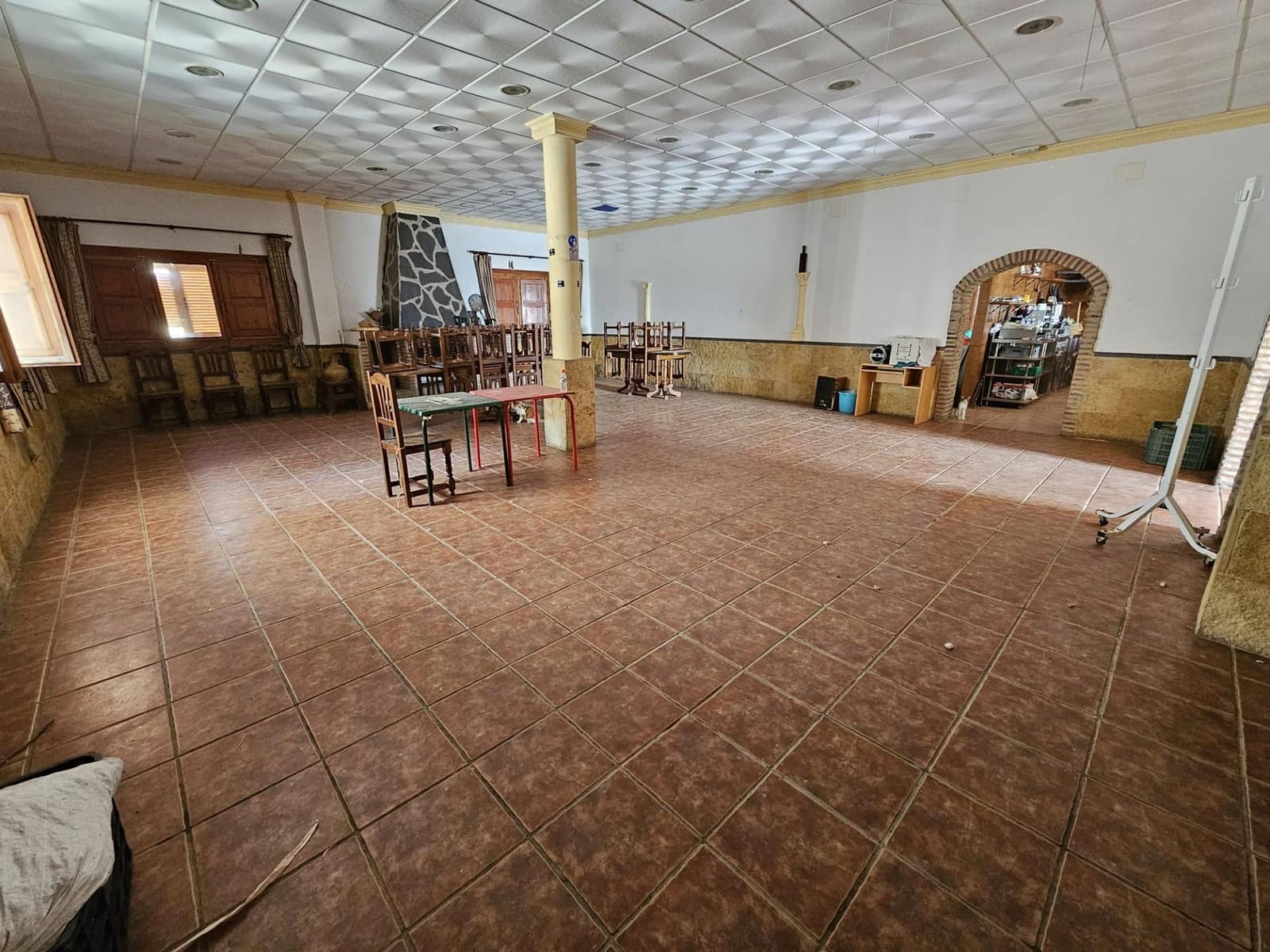 Kommersiell til salgs i Sorvilan - € 220 000 (Ref: 9254639)