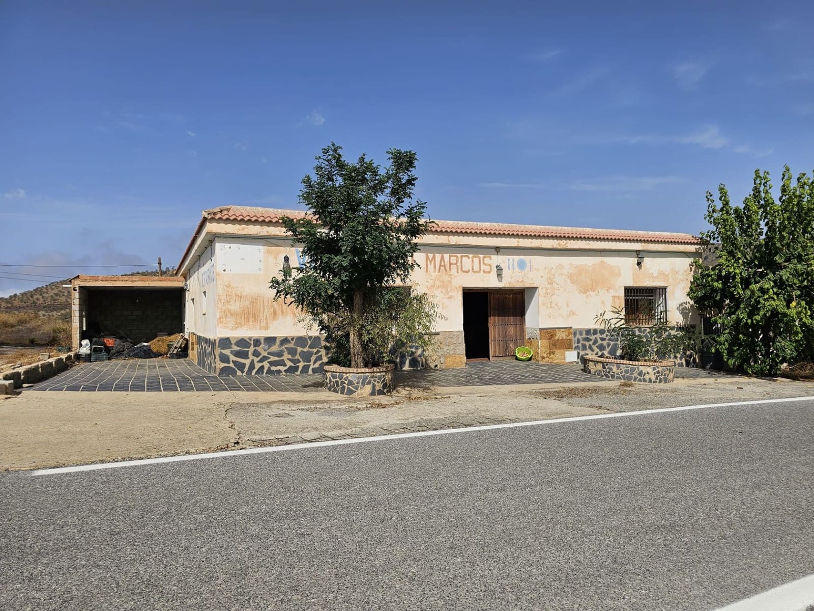 Kommersiell til salgs i Sorvilan - € 220 000 (Ref: 9254639)