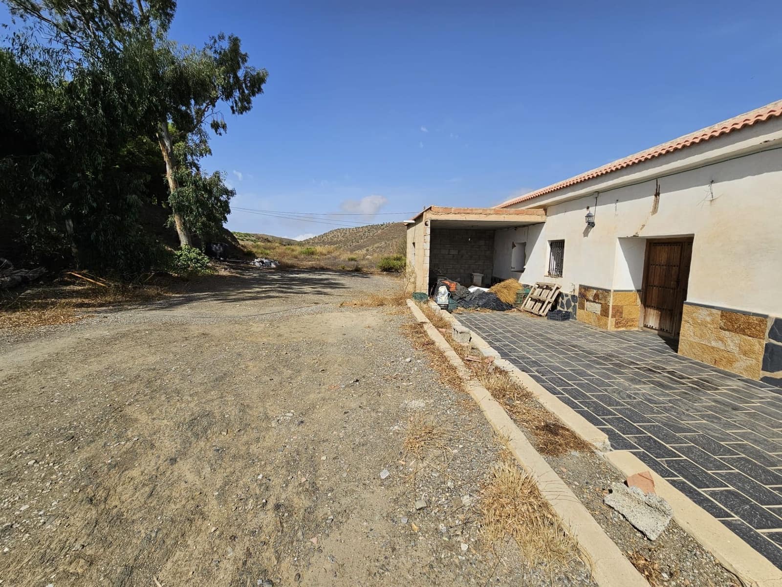 Kommersiell til salgs i Sorvilan - € 220 000 (Ref: 9254639)