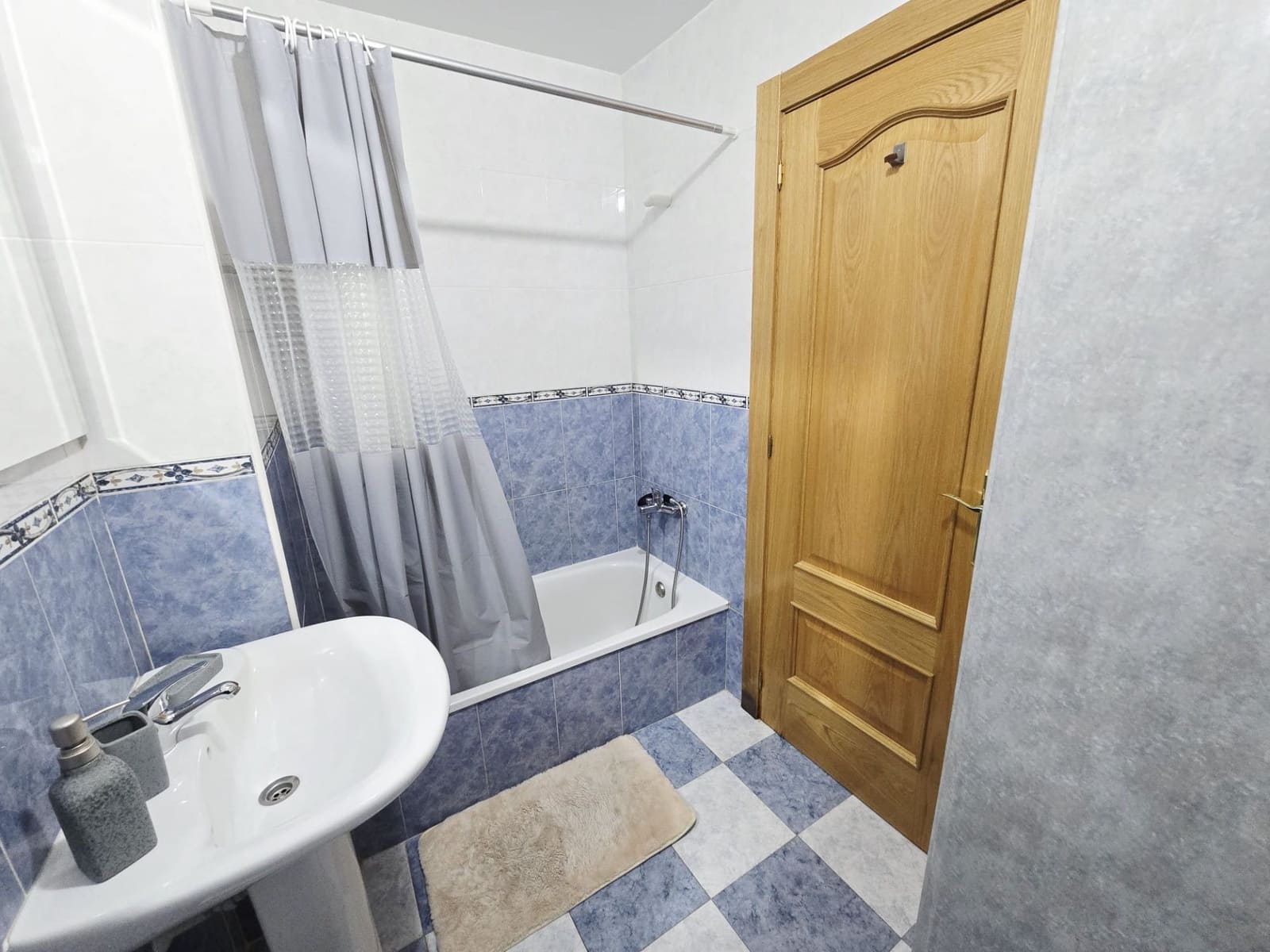 Flat for rent in Castell de Ferro with pool garage - € 600 (Ref: 9485190)