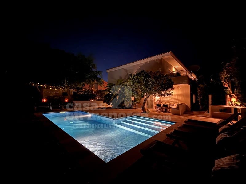 6 sypialnia Willa na sprzedaż w Es Castell z basenem garażem - 1 295 000 € (Ref: 10035066)