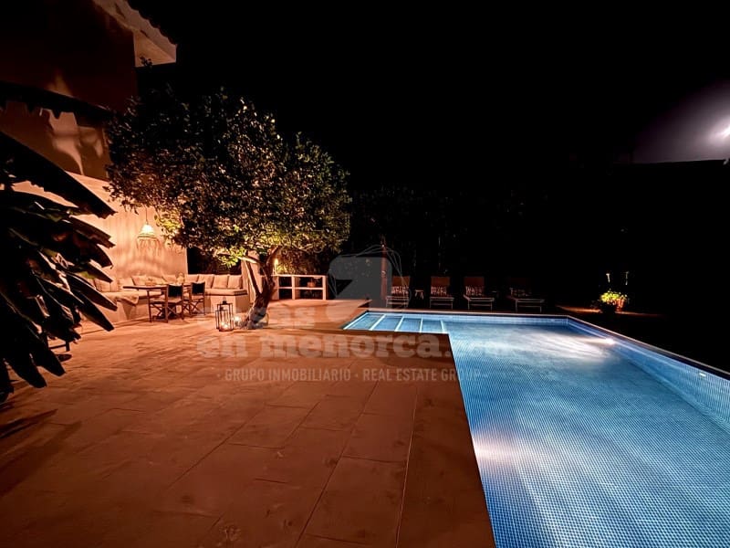 6 sypialnia Willa na sprzedaż w Es Castell z basenem garażem - 1 295 000 € (Ref: 10035066)