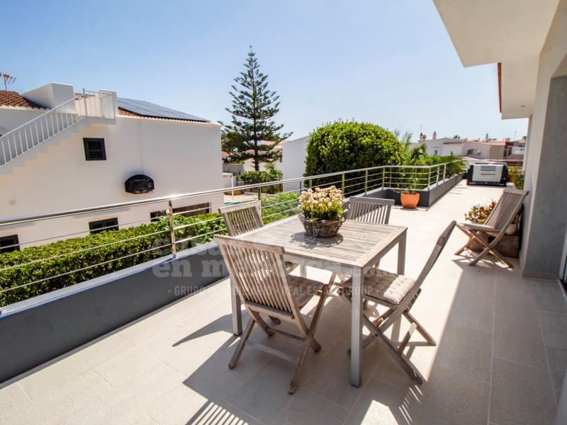 6 sypialnia Willa na sprzedaż w Es Castell z basenem garażem - 1 295 000 € (Ref: 10035066)