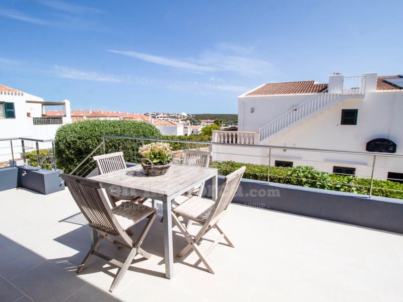 6 sypialnia Willa na sprzedaż w Es Castell z basenem garażem - 1 295 000 € (Ref: 10035066)