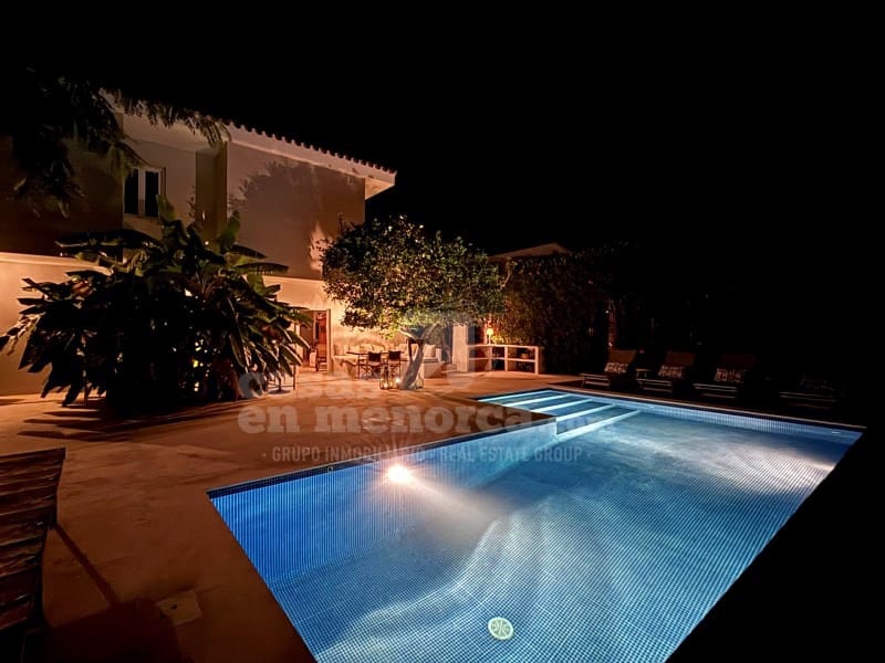 6 sypialnia Willa na sprzedaż w Es Castell z basenem garażem - 1 295 000 € (Ref: 10035066)