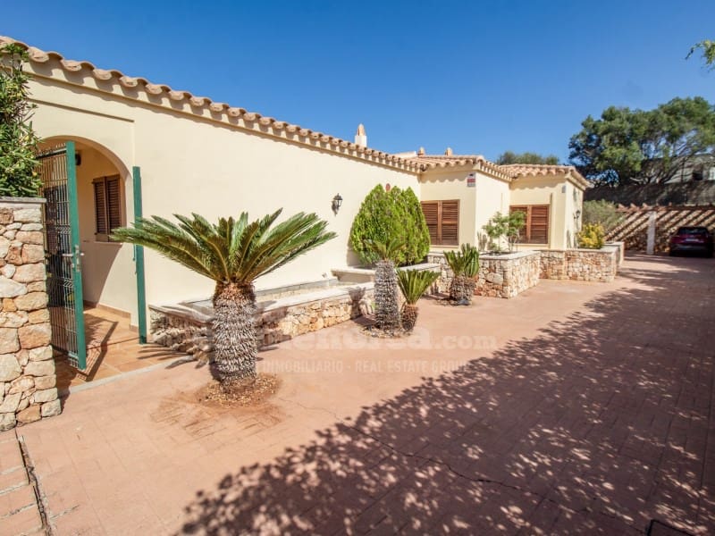 4 bedroom Villa for sale in San Luis / Sant Lluis with pool garage - € 1,200,000 (Ref: 10044723)