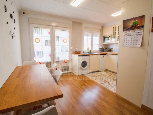 2 soveværelse Lejlighed til salg i Es Castell - € 275.000 (Ref: 10047038)