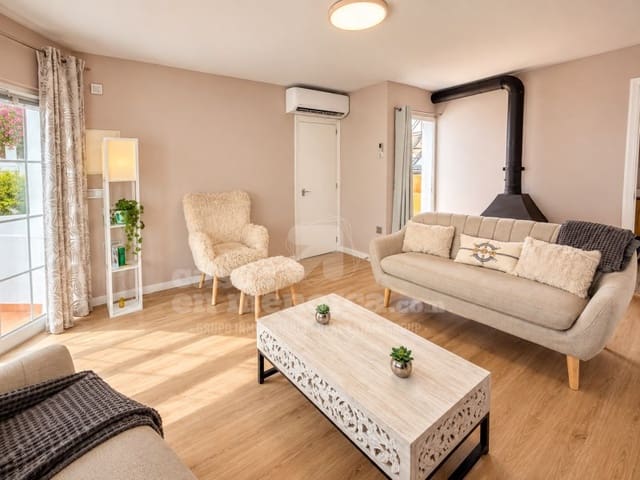 3 slaapkamer Villa te koop in Ciutadella de Menorca met garage - € 395.000 (Ref: 10067681)