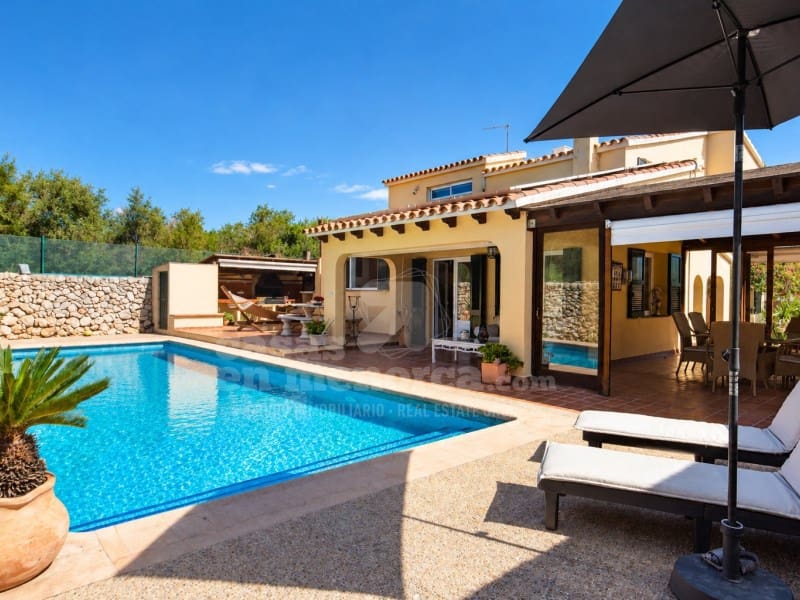 4 chambre Villa/Maison à vendre à Es Castell avec piscine garage - 890 000 € (Ref: 10086044)