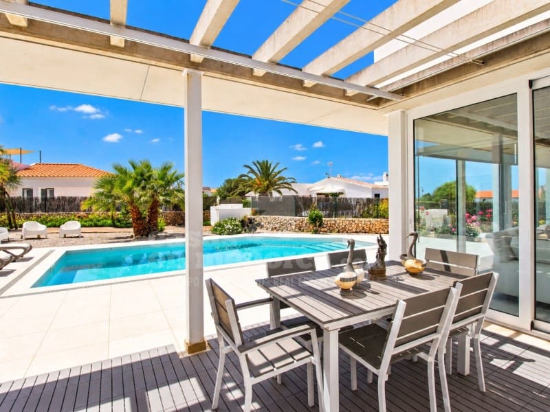 4 slaapkamer Villa te koop in Binibeca met zwembad garage - € 1.200.000 (Ref: 10094371)