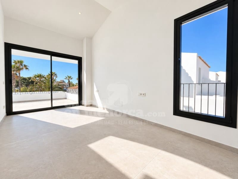 4 quarto Moradia para venda em Cala Blanca com piscina garagem - 1 280 000 € (Ref: 10094372)