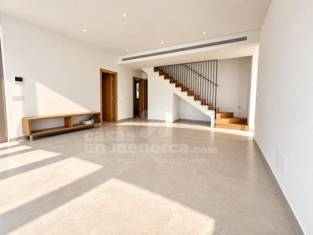 4 makuuhuone Huvila myytävänä paikassa Cala Blanca, Ciutadella de Menorca mukana uima-altaan 
autotalli - 1 280 000 € (Ref: 10094372)