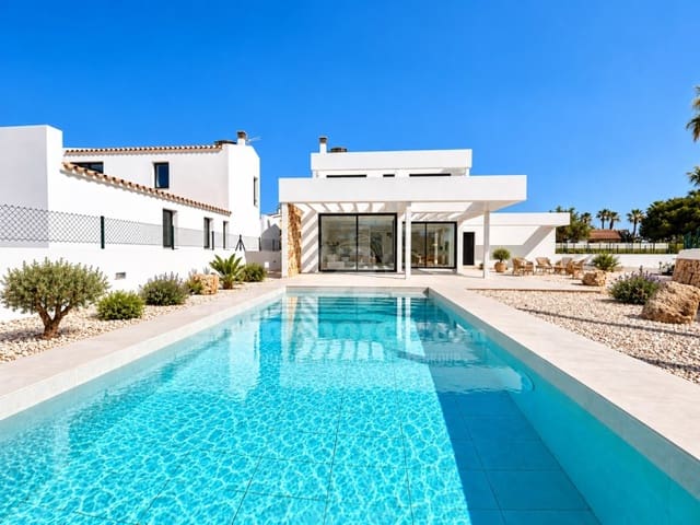 4 makuuhuone Huvila myytävänä paikassa Cala Blanca, Ciutadella de Menorca mukana uima-altaan 
autotalli - 1 280 000 € (Ref: 10094372)