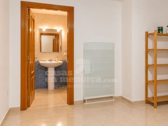 Commercieel te koop in Es Castell - € 290.000 (Ref: 10154893)