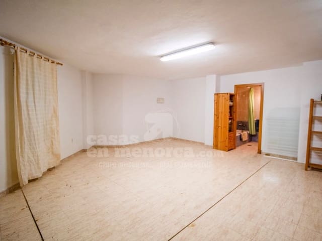 Commercieel te koop in Es Castell - € 290.000 (Ref: 10154893)