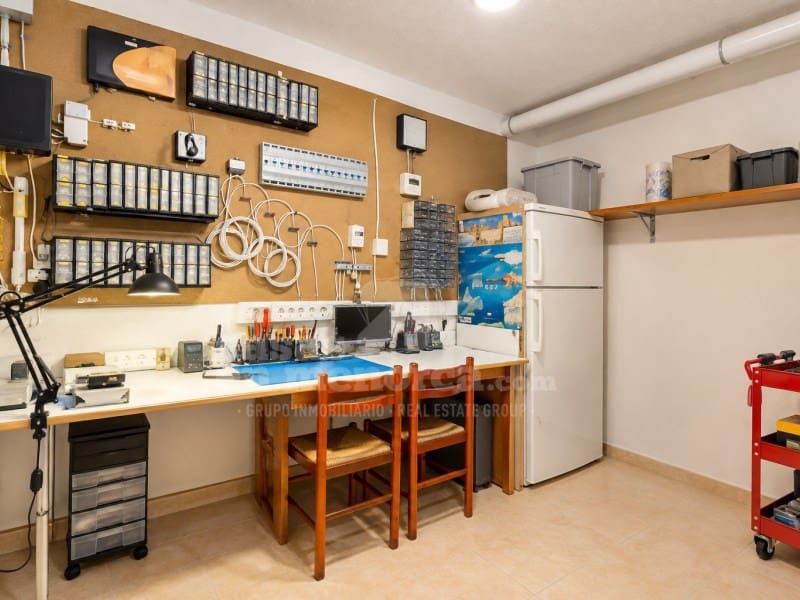 Komercyjne na sprzedaż w Es Castell - 290 000 € (Ref: 10154893)