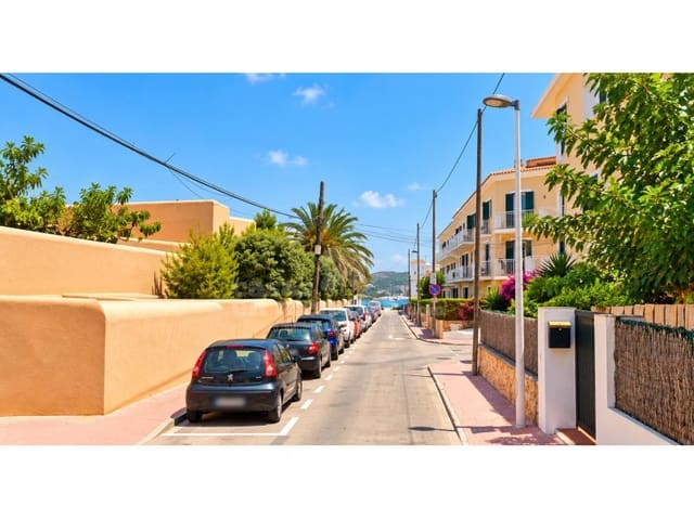 Commercieel te koop in Es Castell - € 290.000 (Ref: 10154893)