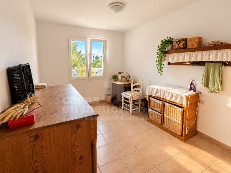 4 bedroom Villa for sale in Cala'n Blanes with garage - € 690,000 (Ref: 10166606)