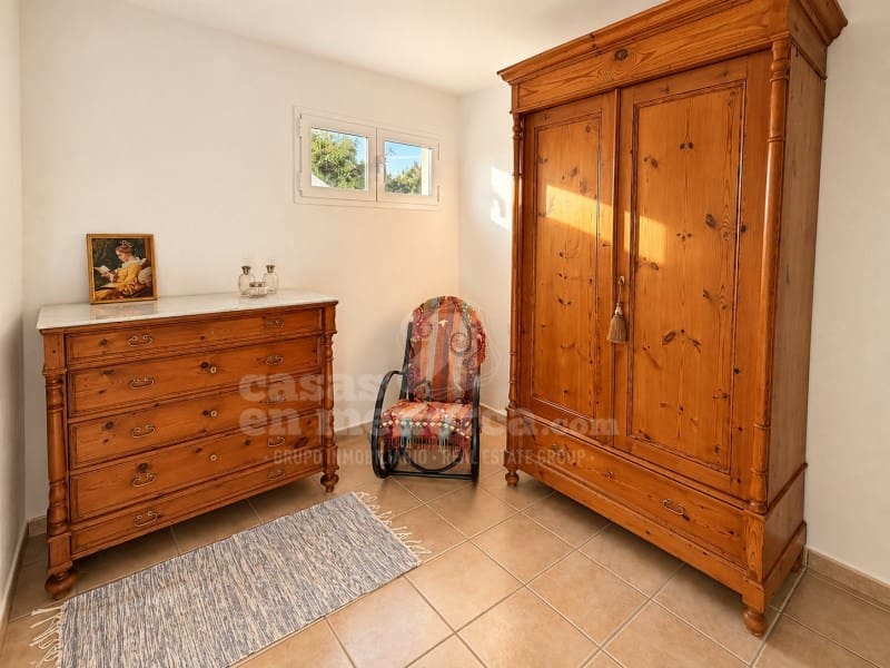 4 bedroom Villa for sale in Cala'n Blanes with garage - € 690,000 (Ref: 10166606)