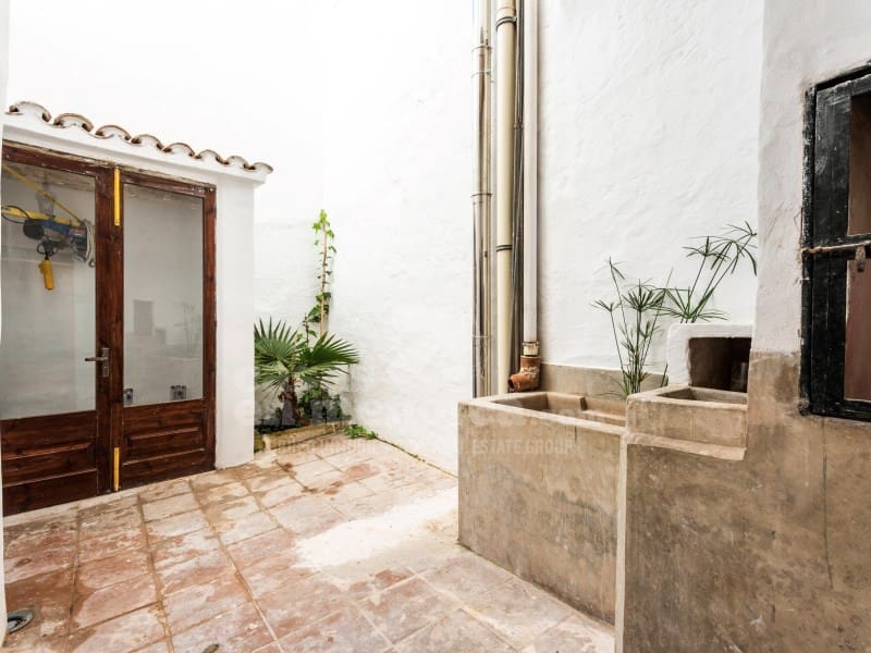5 soveværelse Byhus til salg i Mahon / Mao med garage - € 852.000 (Ref: 10171209)