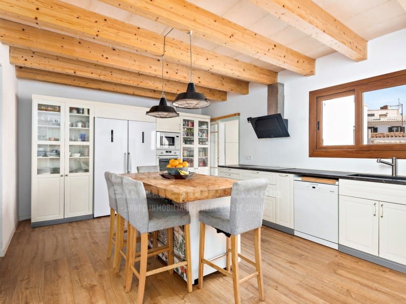5 soveværelse Byhus til salg i Mahon / Mao med garage - € 852.000 (Ref: 10171209)
