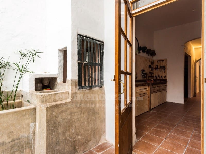 5 soveværelse Byhus til salg i Mahon / Mao med garage - € 852.000 (Ref: 10171209)
