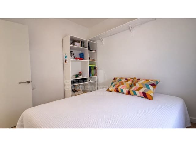 2 slaapkamer Flat te koop in Es Castell - € 235.000 (Ref: 10184420)