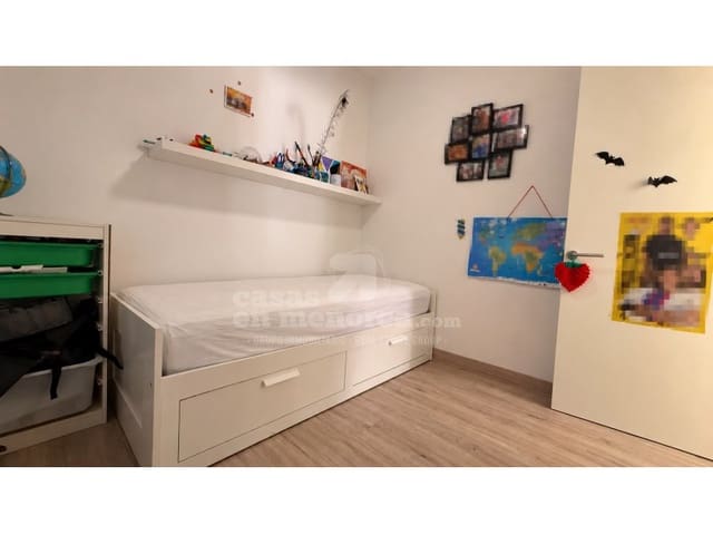 2 slaapkamer Flat te koop in Es Castell - € 235.000 (Ref: 10184420)