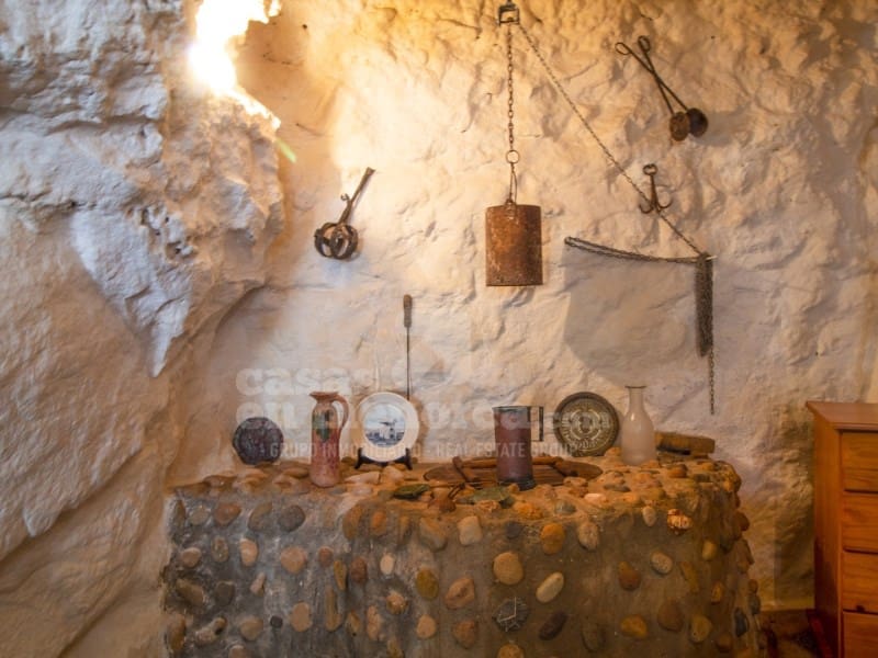 1 bedroom Villa for sale in Cala Blanca with pool - € 420,000 (Ref: 7962301)