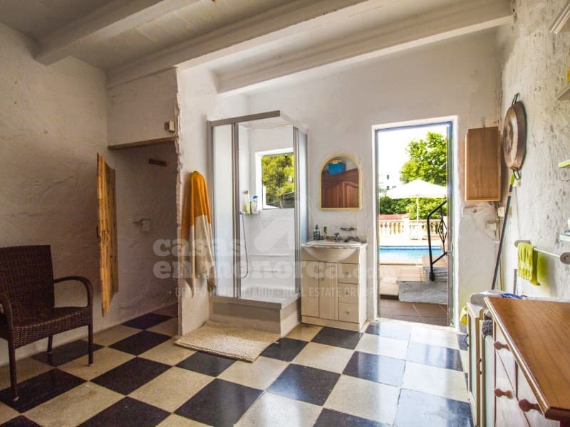 1 bedroom Villa for sale in Cala Blanca with pool - € 420,000 (Ref: 7962301)