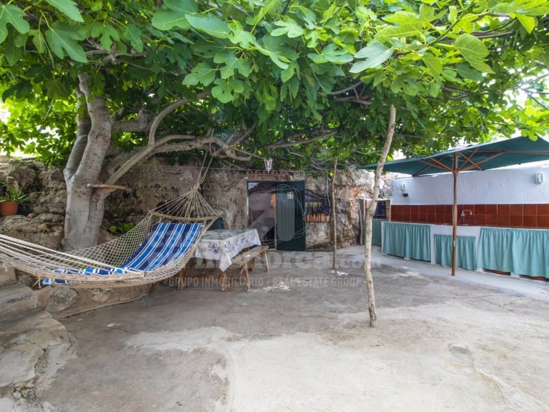 1 bedroom Villa for sale in Cala Blanca with pool - € 420,000 (Ref: 7962301)