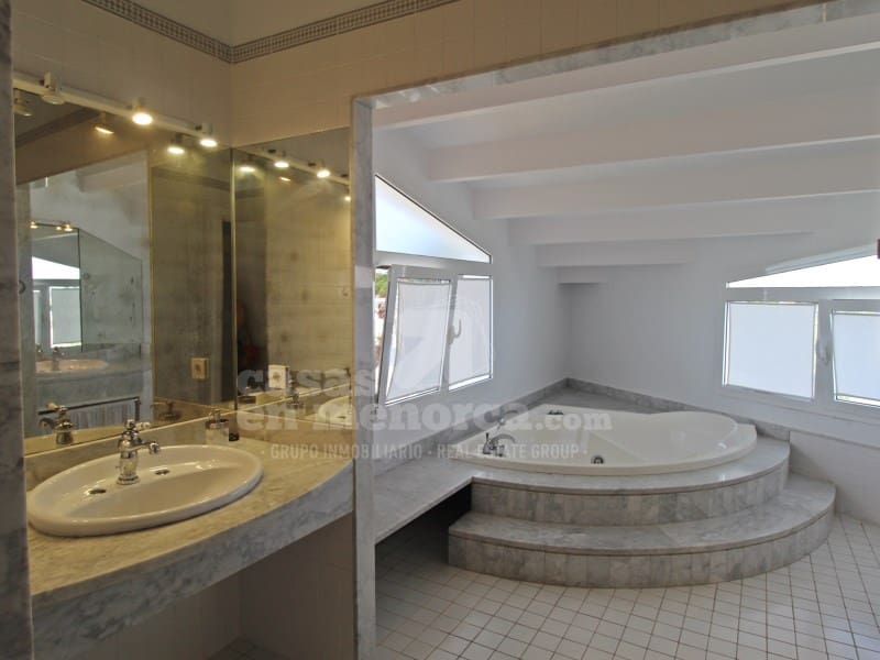 8 quarto Moradia para venda em Es Castell com piscina - 1 275 000 € (Ref: 7962319)