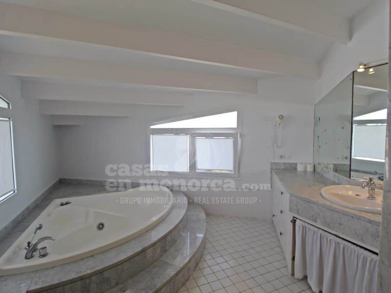 8 quarto Moradia para venda em Es Castell com piscina - 1 275 000 € (Ref: 7962319)