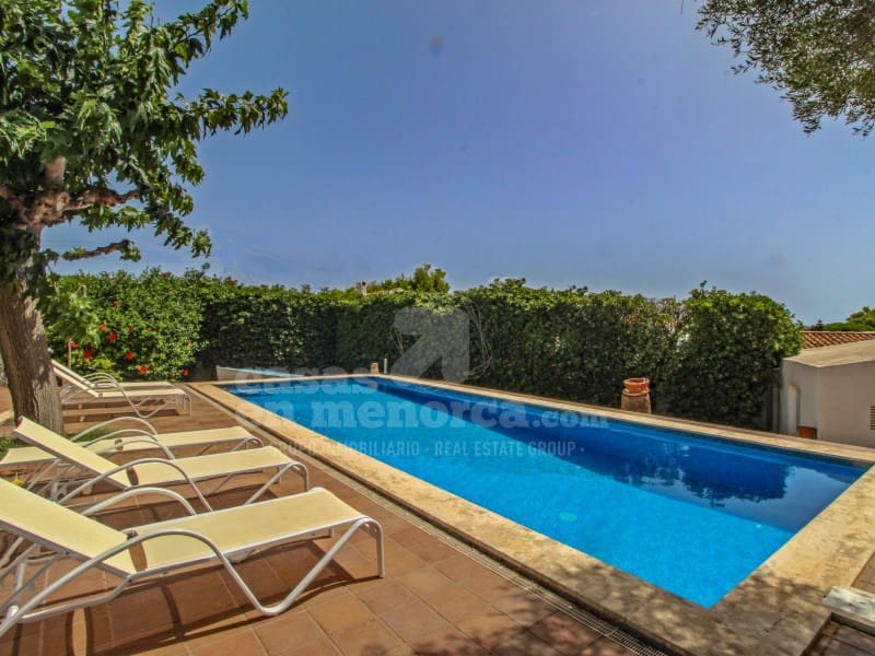 8 quarto Moradia para venda em Es Castell com piscina - 1 275 000 € (Ref: 7962319)