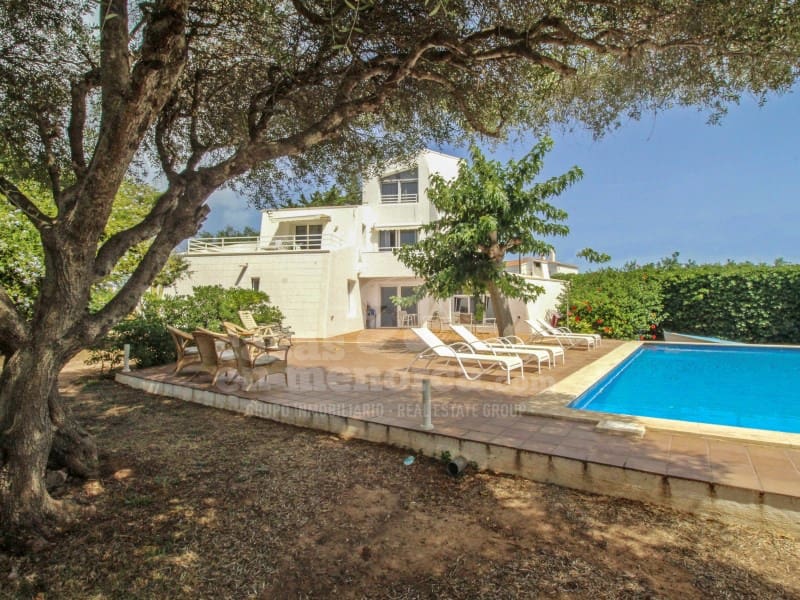 8 quarto Moradia para venda em Es Castell com piscina - 1 275 000 € (Ref: 7962319)