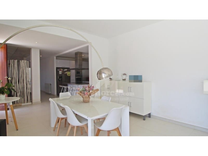 4 makuuhuone Huvila myytävänä paikassa Binibeca mukana uima-altaan 
autotalli - 1 200 000 € (Ref: 7962346)