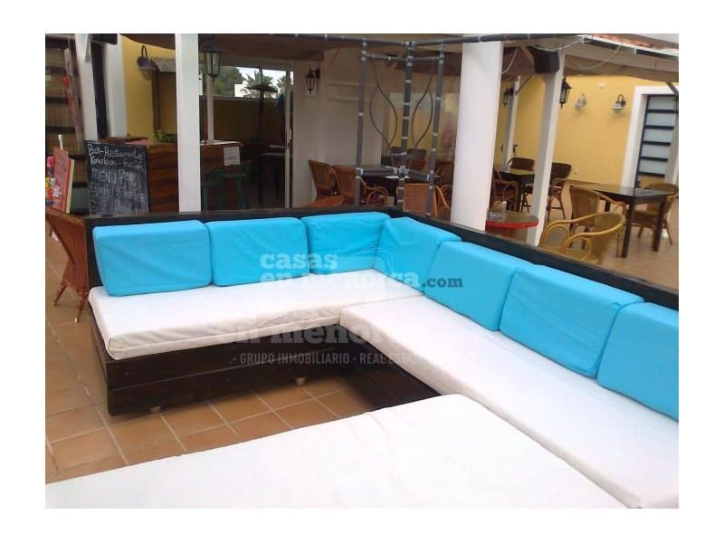 Commercial for sale in Cala Blanca - € 98,500 (Ref: 7962402)