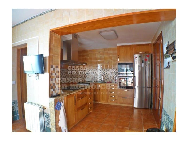 3 soveværelse Villa til salg i Trebaluger med swimmingpool garage - € 850.000 (Ref: 7962403)